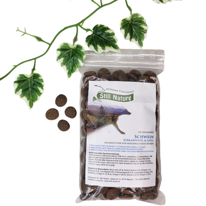 Still Nature | Schwein mit Süßkartoffel und Apfel